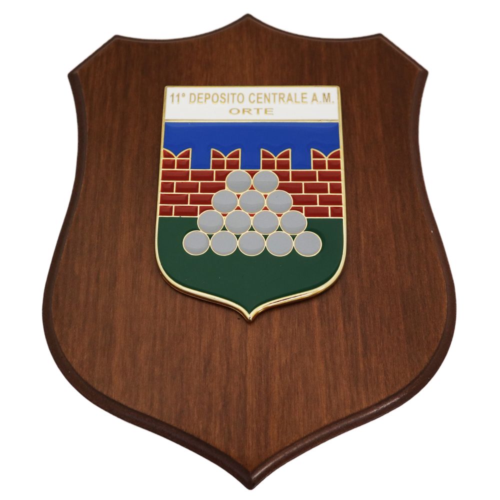 CREST IN METALLO SMALTATO BASE LEGNO CL3 22,50 X 17,50 CM 11 DEP CEN ORT
