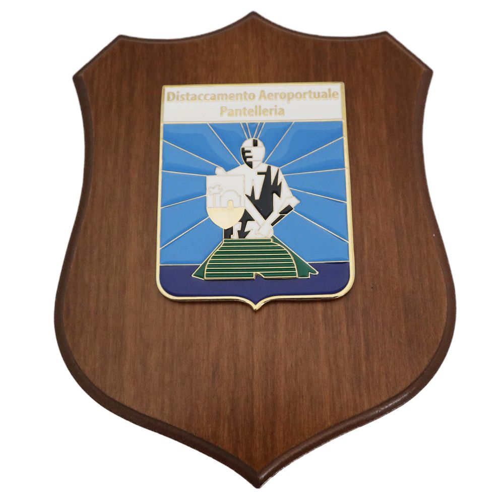 CREST IN METALLO SMALTATO BASE LEGNO CL3 22,50 X 17,50 CM DISTAC AER PAN