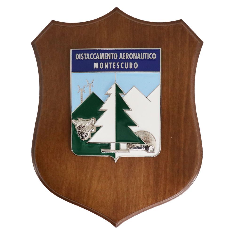 CREST IN METALLO SMALTATO BASE LEGNO CL3 22,5X17,5 CM DIS.AER.MONTESCURO