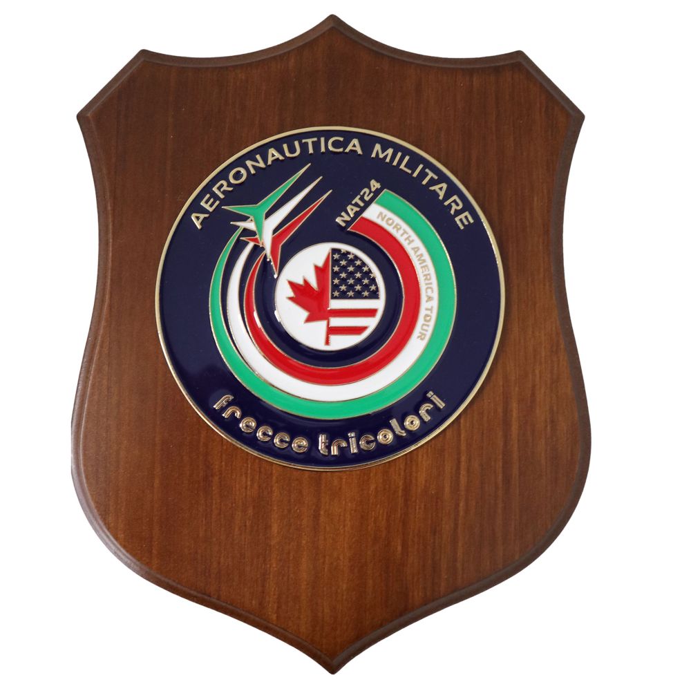 CREST IN METALLO E SMALTO SU BASE IN LENGNO 22,5X17,5 CM NAT24